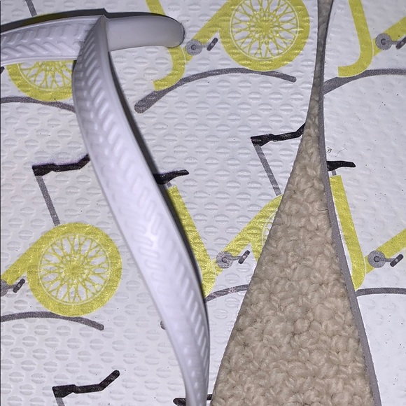 NEW SoulCycle Logo Flip Flops (NW, without tag) - Picture 3 of 4